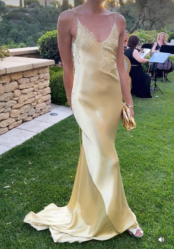 Robe de bal en satin à bretelles spaghetti et col en V, robe de soirée simple avec appliques J6410
