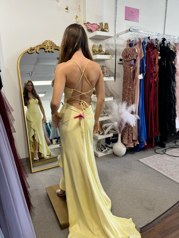 Robe de bal jaune dos nu, style sirène, à volants et fente, J6418