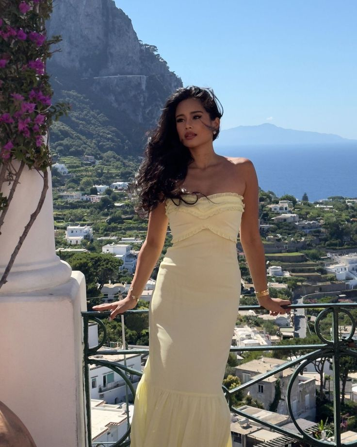 Robe de bal jaune clair sans bretelles à volants, tenue d'anniversaire J6429