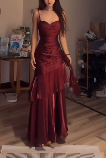 Burgunderrotes Ballkleid mit Spaghettiträgern und Rüschen, formelles Partykleid J6464