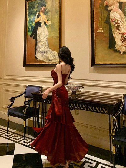 Burgunderrotes Ballkleid mit Spaghettiträgern und Rüschen, formelles Partykleid J6464