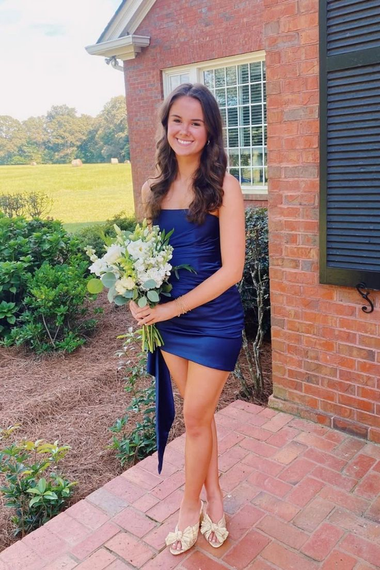 Trägerloses, marineblaues, kurzes Etuikleid für den Heimkehrer J7271