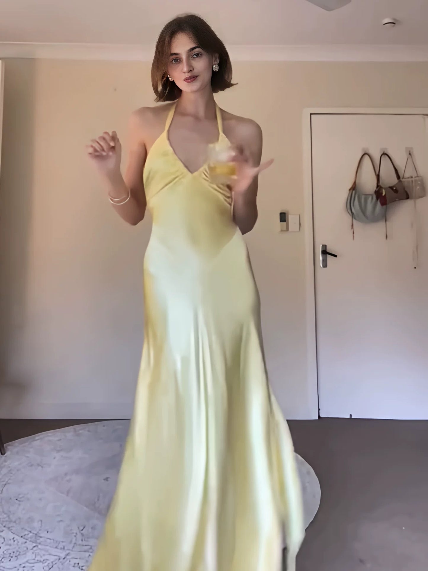 Robe de bal sirène jaune dos nu en satin J6489