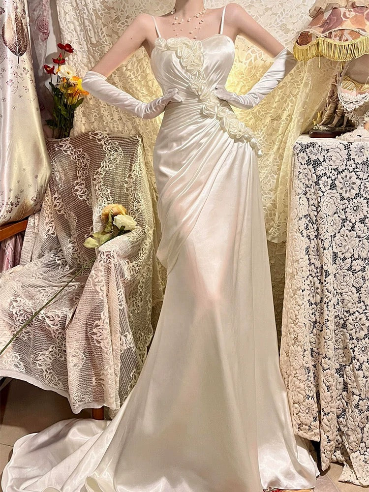 Robe de bal trapèze en satin à bretelles spaghetti et fleurs 3D ivoire J6492
