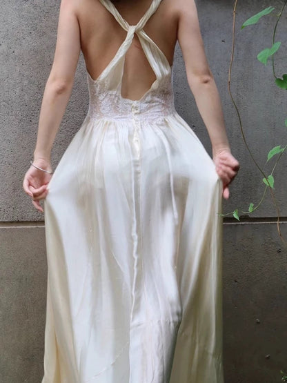 Robe de bal trapèze en satin beige et dentelle J6493