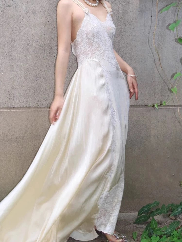 Robe de bal trapèze en satin beige et dentelle J6493