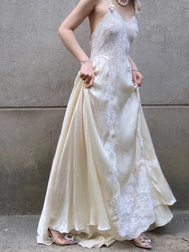 Robe de bal trapèze en satin beige et dentelle J6493