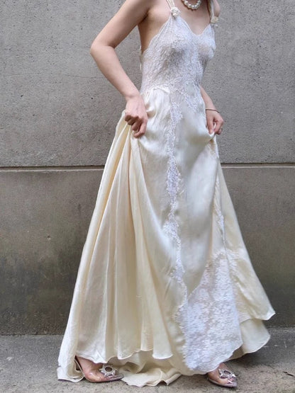 Robe de bal trapèze en satin beige et dentelle J6493