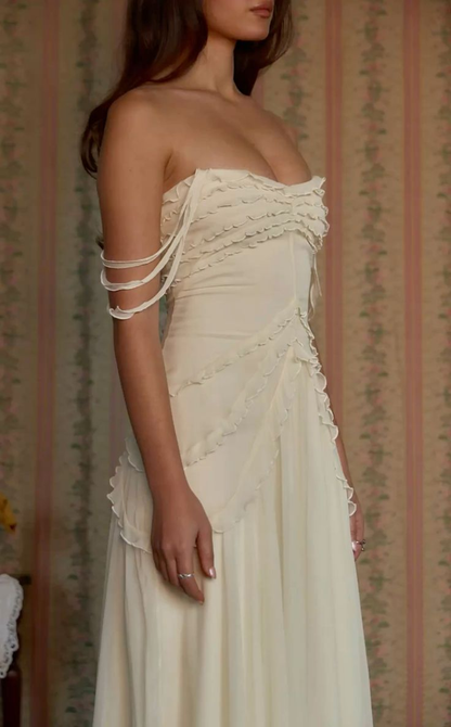Robe de bal beige à épaules dénudées et volants en mousseline de soie J6502
