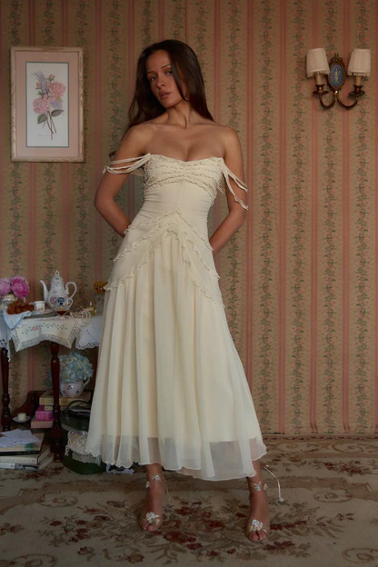 Robe de bal beige à épaules dénudées et volants en mousseline de soie J6502