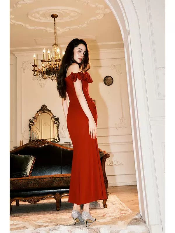 Robe de soirée rouge fendue à fleurs 3D et épaules dénudées J6537