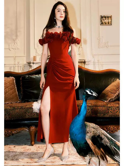 Robe de soirée rouge fendue à fleurs 3D et épaules dénudées J6537