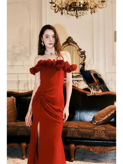 Robe de soirée rouge fendue à fleurs 3D et épaules dénudées J6537