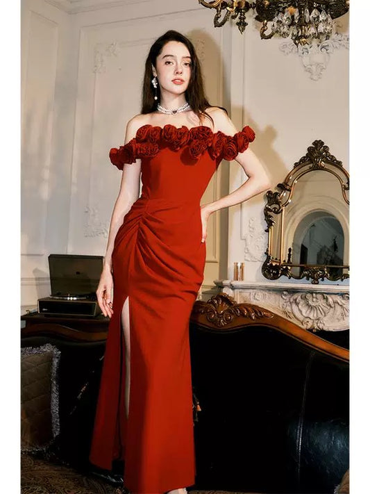 Schulterfreies rotes Abendkleid mit 3D-Blumen und Schlitz J6537