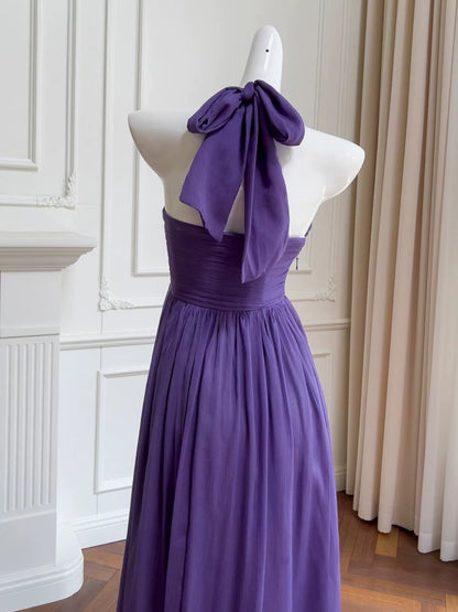 Robe de bal violette à licou, coupe trapèze, en mousseline de soie, J6566