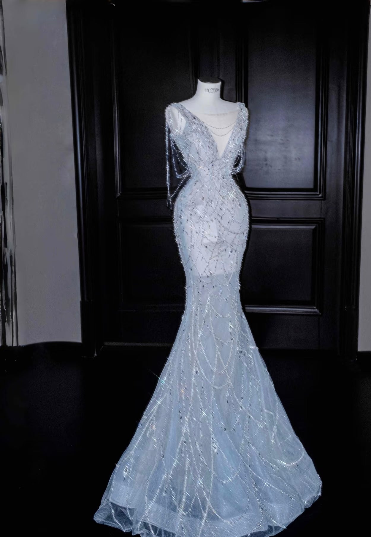 Robe de soirée sirène bleu ciel à col en V et dentelle J6601