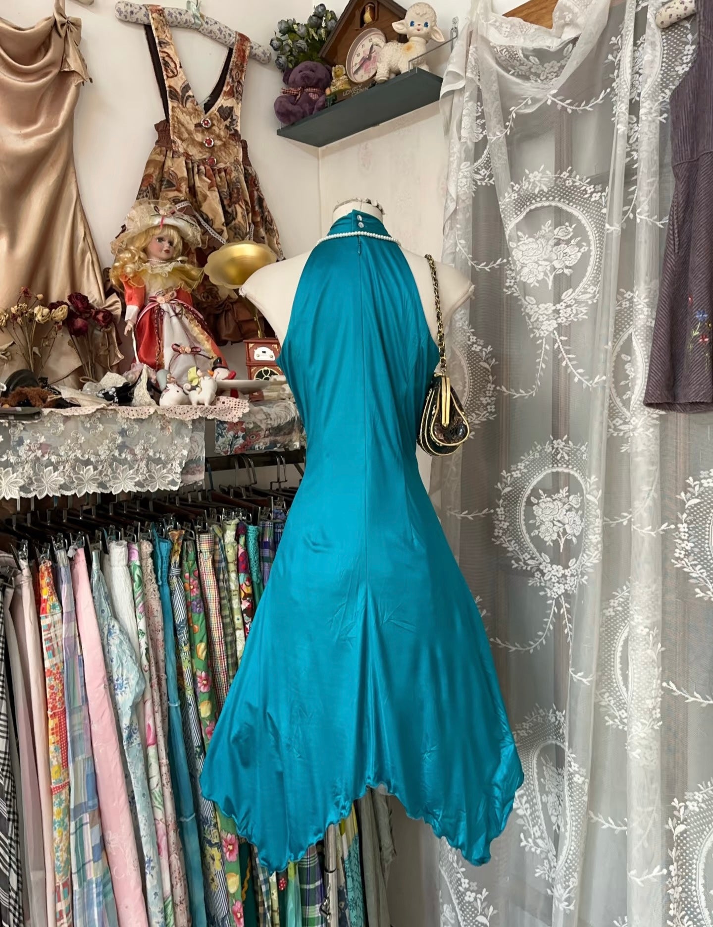 Robe courte en satin bleu coupe trapèze à volants, tenue d'anniversaire J6611