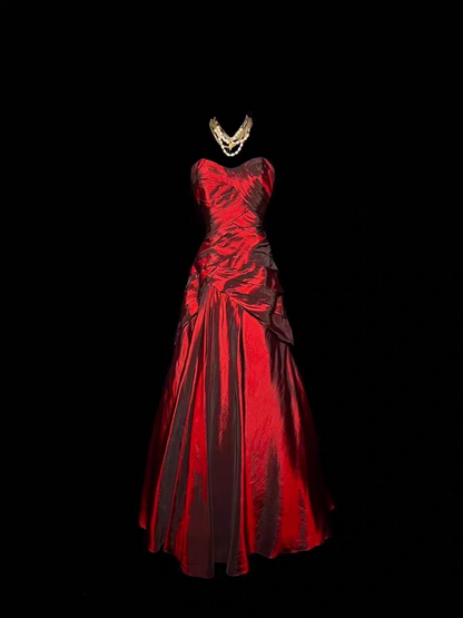 Burgunderrotes Meerjungfrau-Ballkleid aus Satin mit Herzausschnitt J6653