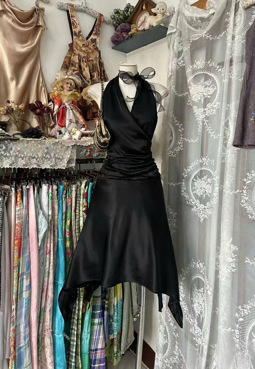 Neckholder-Abendkleid mit V-Ausschnitt, Schwarz, Satin, A-Linie, J6660