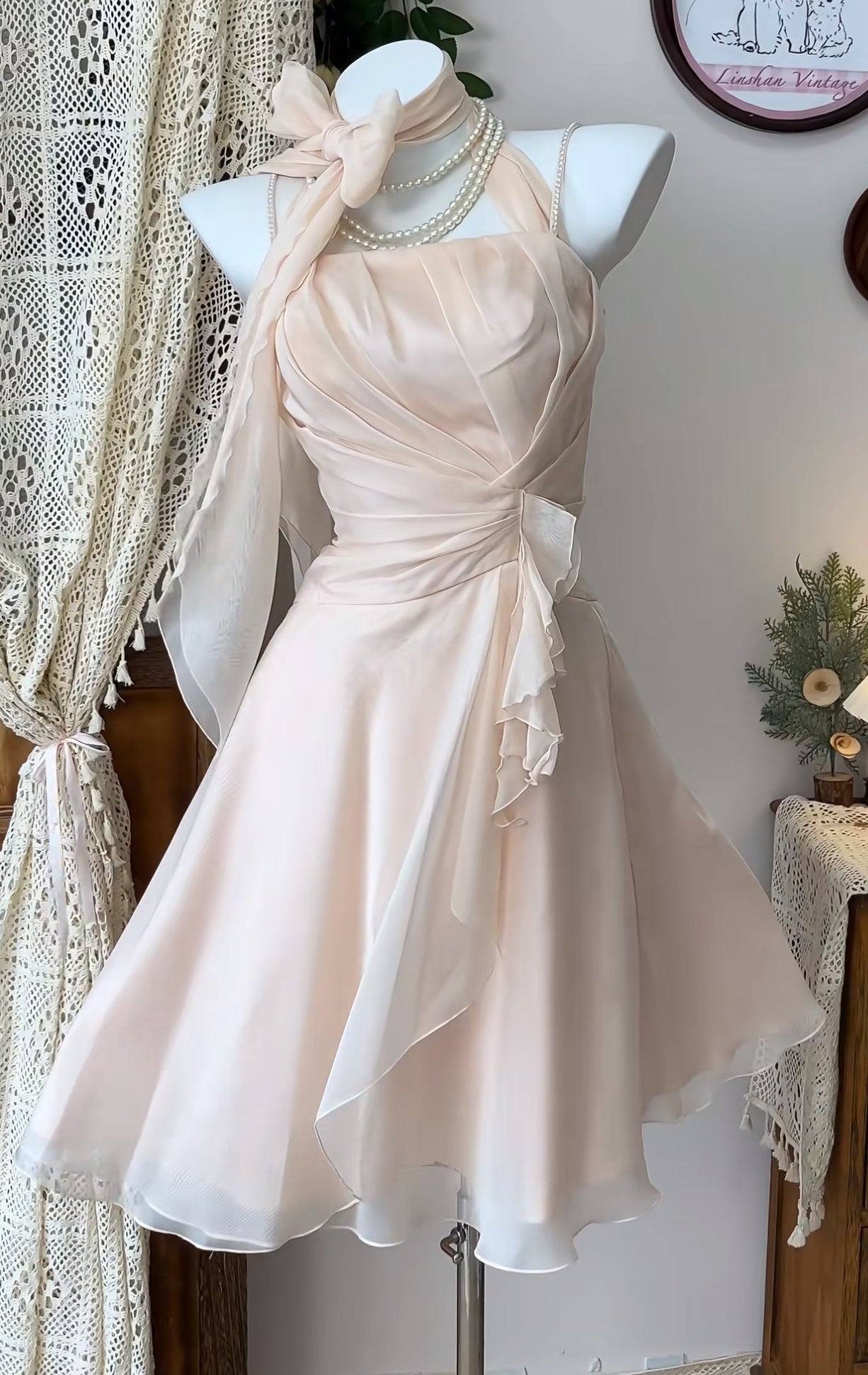 Robe de bal courte rose en mousseline de soie, coupe trapèze, J8411