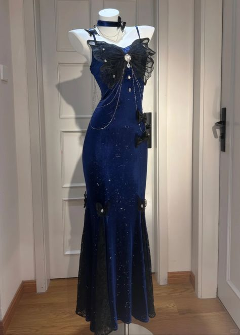 Robe de bal longue bleu marine à bretelles spaghetti et sirène J6714