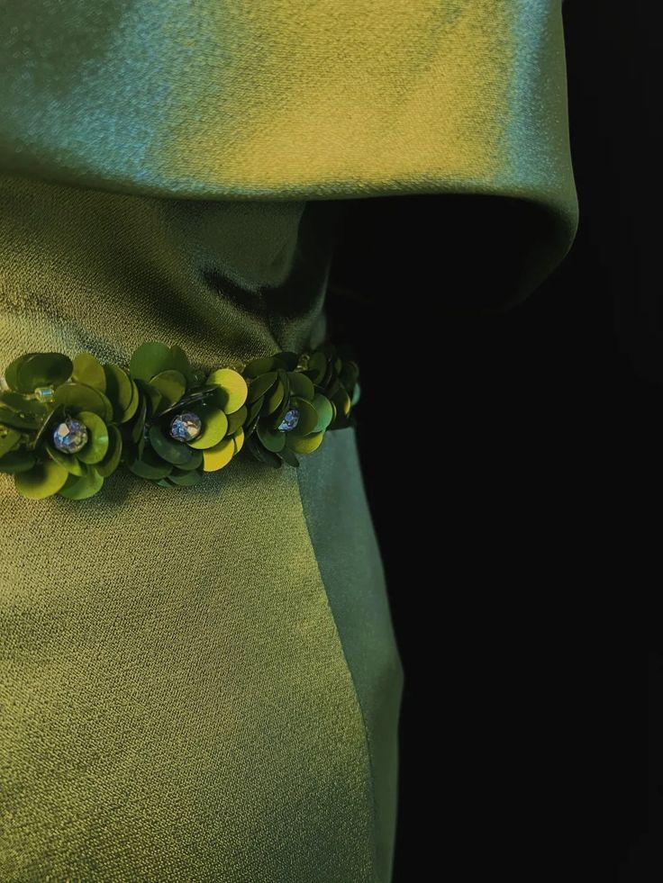 Grünes Satin-Ballkleid mit schulterfreiem Schlitz und Meerjungfrau-Abendkleid J6725