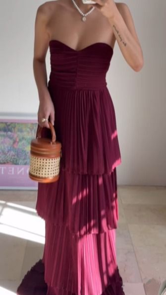 Robe de soirée longue plissée en mousseline de soie bordeaux sans bretelles J6734
