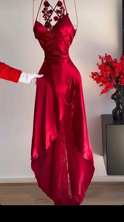 Robe de soirée longue en satin rouge coupe trapèze avec fente latérale J6735