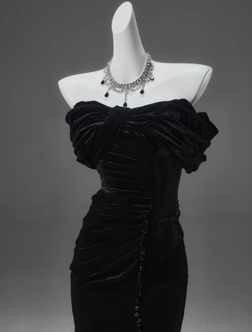 Schwarzes Meerjungfrau-Ballkleid aus schulterfreiem Samt, lang, J6759
