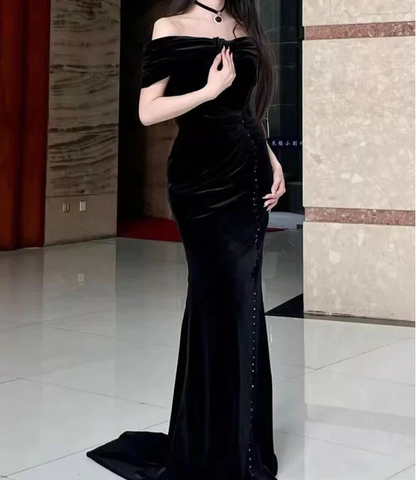 Schwarzes Meerjungfrau-Ballkleid aus schulterfreiem Samt, lang, J6759