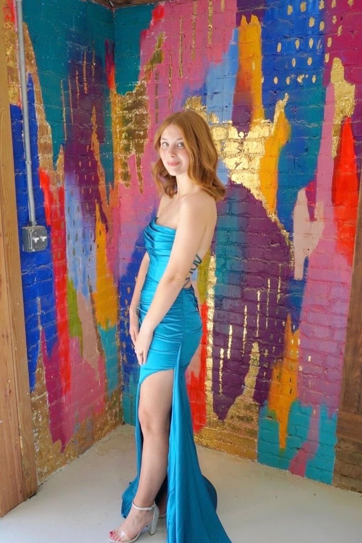 Robe de bal sirène en satin bleu froncé avec fente J6790