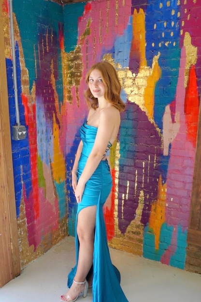Robe de bal sirène en satin bleu froncé avec fente J6790