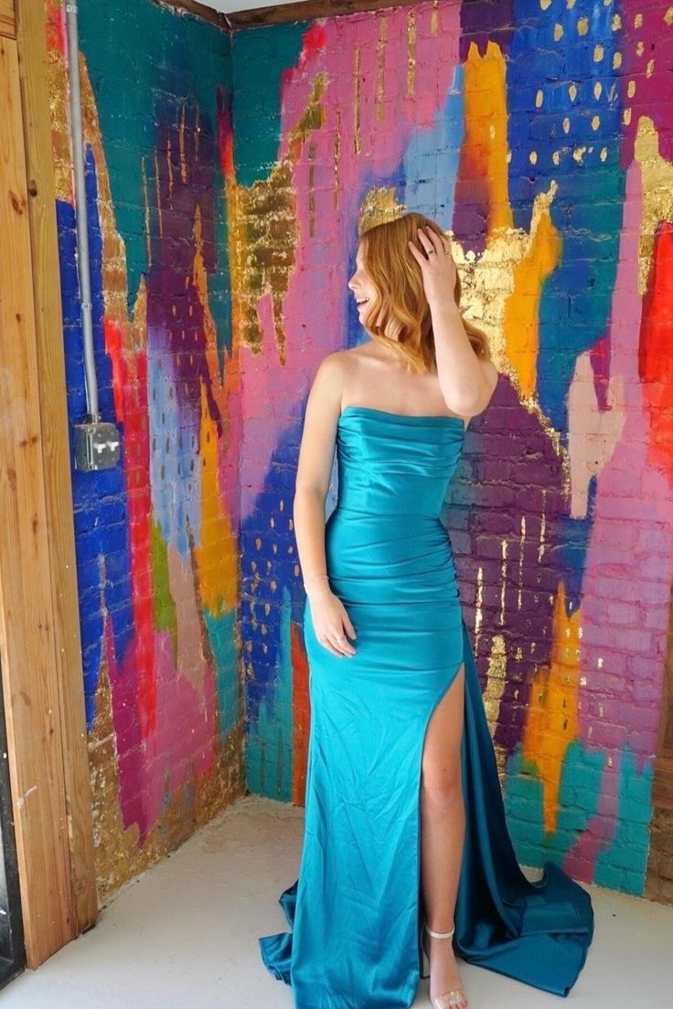 Robe de bal sirène en satin bleu froncé avec fente J6790