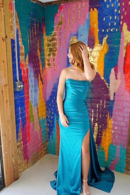 Robe de bal sirène en satin bleu froncé avec fente J6790