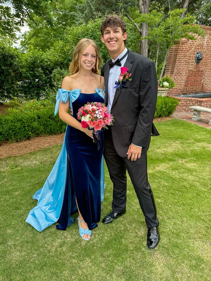 Schulterfreies Samt-Ballkleid mit blauem Schlitz, formelles Kleid J6826