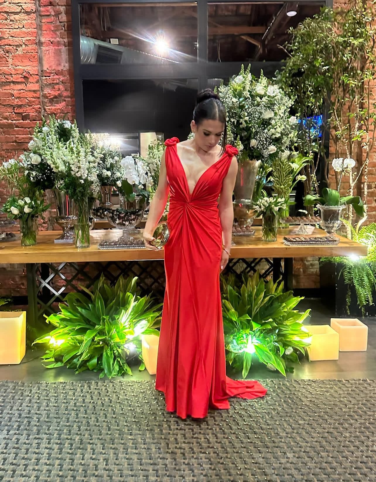 Robe de soirée rouge à col en V pour invité de mariage J7191