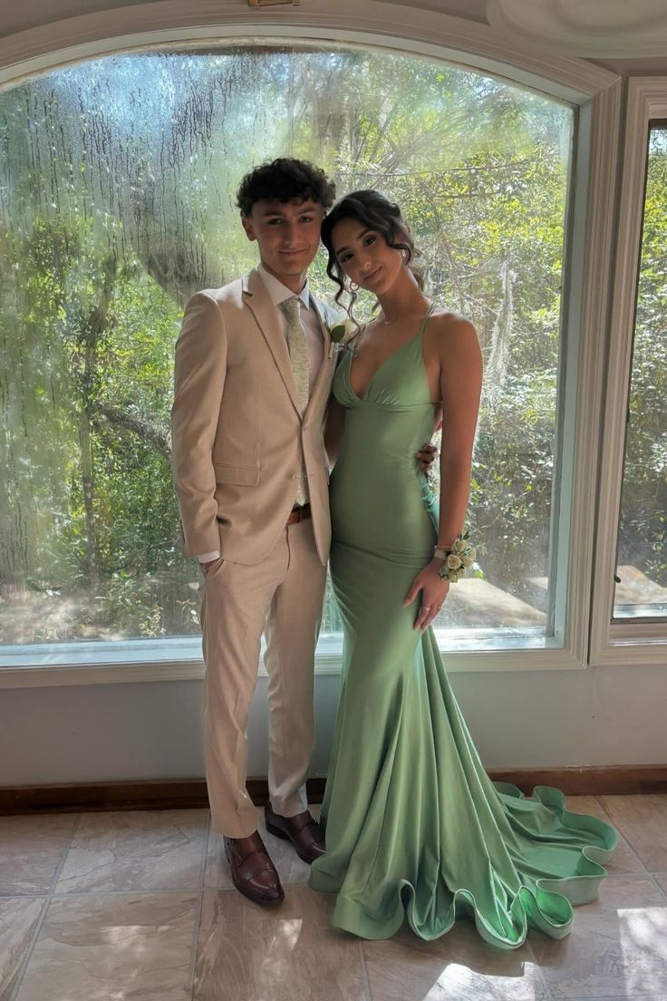 Robe de bal longue sirène en satin vert à bretelles J6810