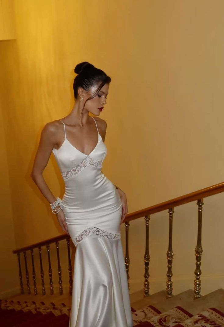 Robe de soirée sirène en satin blanc à bretelles spaghetti et dentelle, robe d'anniversaire J6833