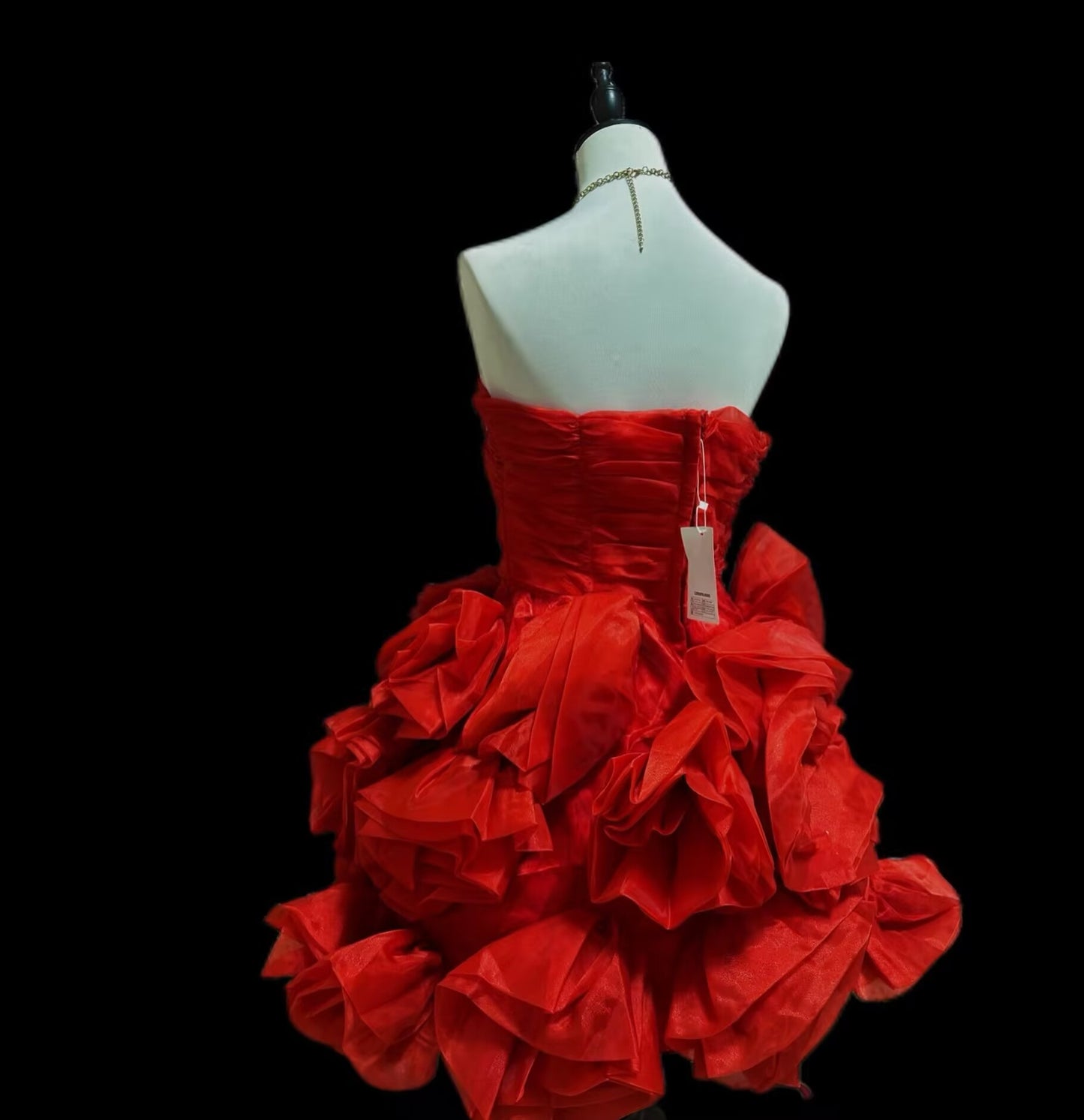 Robe de bal courte rouge bustier coupe trapèze ornée de perles J6824