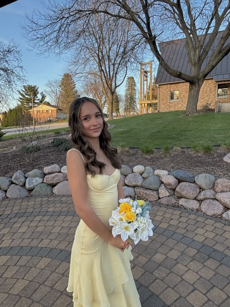 Spaghettiträger Gelbes Rüschen-Ballkleid Hochzeitsgastkleid J6845