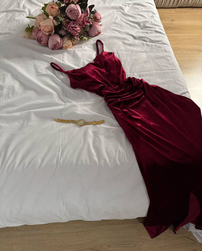 Burgunderrotes Meerjungfrau-Ballkleid mit Spaghettiträgern und Samt-Abendkleid J6895