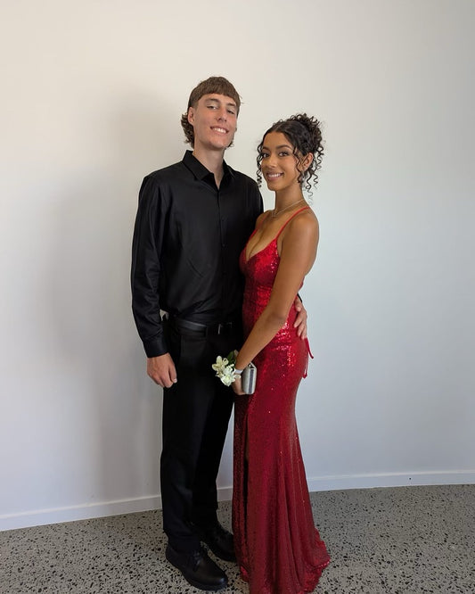 Burgunderrotes Ballkleid mit Spaghettiträgern und Pailletten J6916