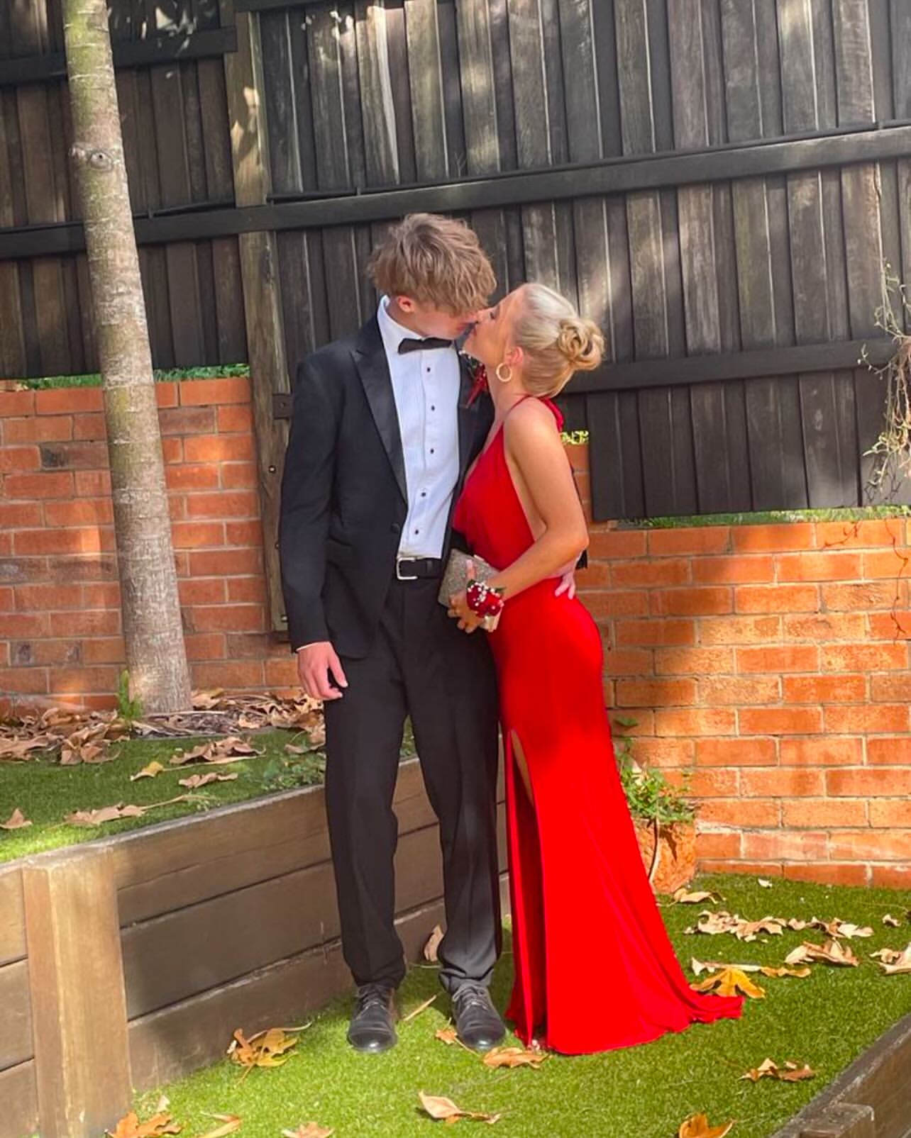 Neckholder Rot Sexy Abendkleid Rückenfrei Ballkleid J6937