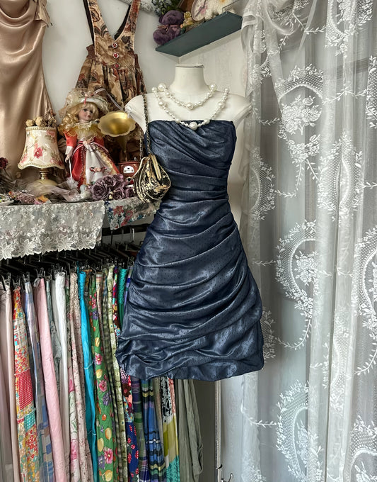 Trägerloses kurzes Homecoming-Kleid mit Punkten, Geburtstagsoutfit J8506