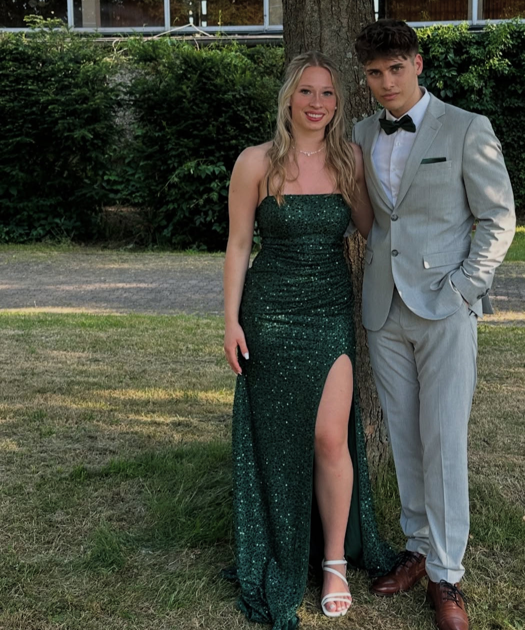 Robe de soirée longue verte à bretelles spaghetti et paillettes J7863