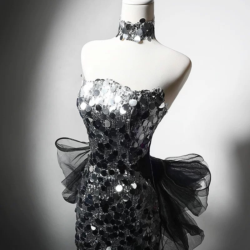 Robe de soirée longue argentée style sirène, bustier, sequins et tulle, J6771