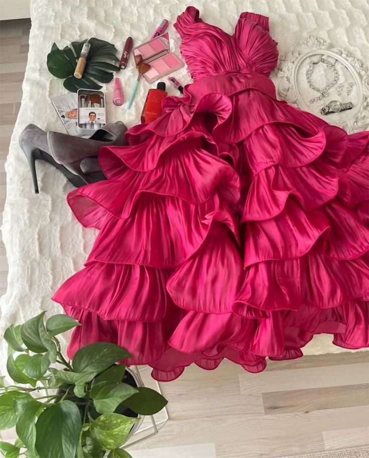 Robe de soirée rose vif à volants étagés J7749