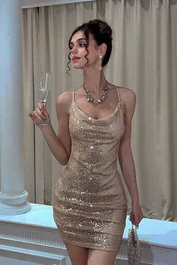 Figurbetontes, funkelndes, kurzes Homecoming-Geburtstagspartykleid J7691