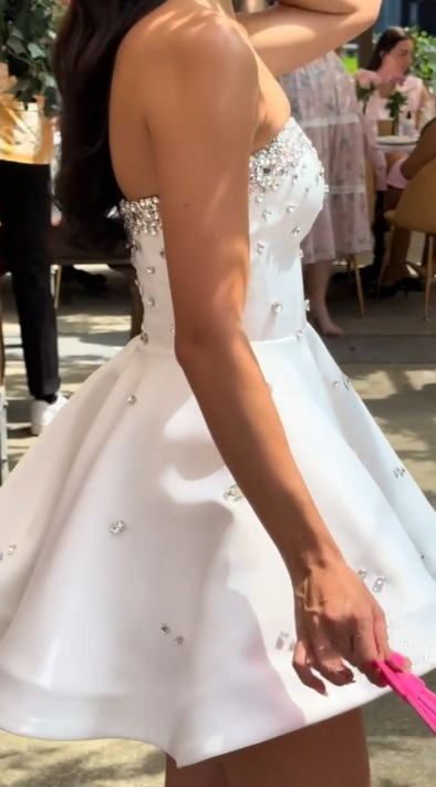 Robe d'anniversaire blanche bustier coupe trapèze avec perles J7697