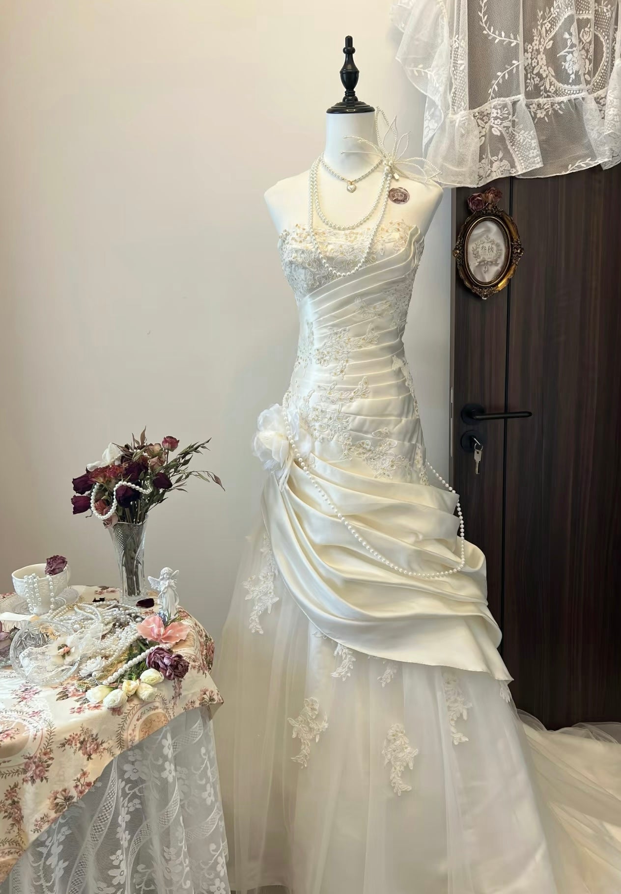 Strapless Applique Wedding Dress Elegant Bridal Dress J7718